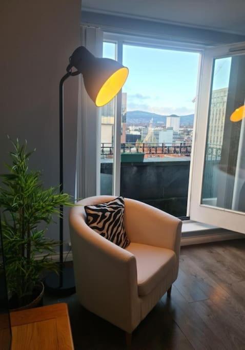 City Centre Top Floor Apartment In Belfast City Centre Kültér fotó